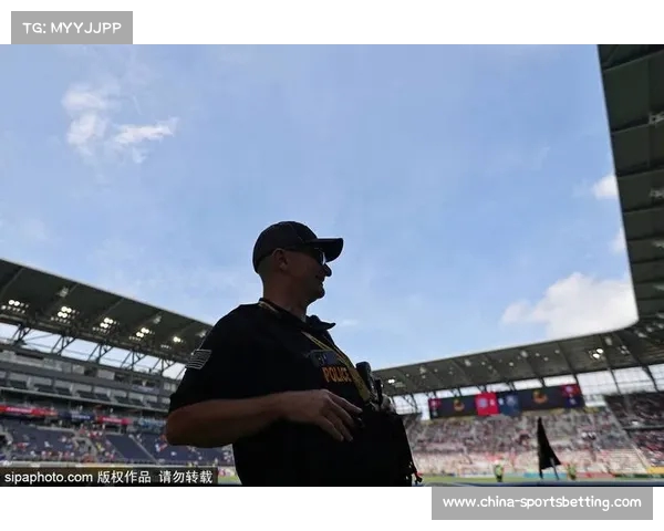 周通首次世俱杯首发展现拼搏精神成就中国足球新篇章 周通首次世俱杯首发展现拼搏精神成就中国足球新篇章