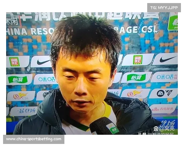 京津德比赛场激烈球迷互骂 小朋友无奈吐槽场面太尴尬 京津德比赛场激烈球迷互骂 小朋友无奈吐槽场面太尴尬