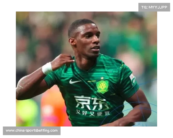 王刚精准传中助攻 法比奥跳起头球破门展现强大实力